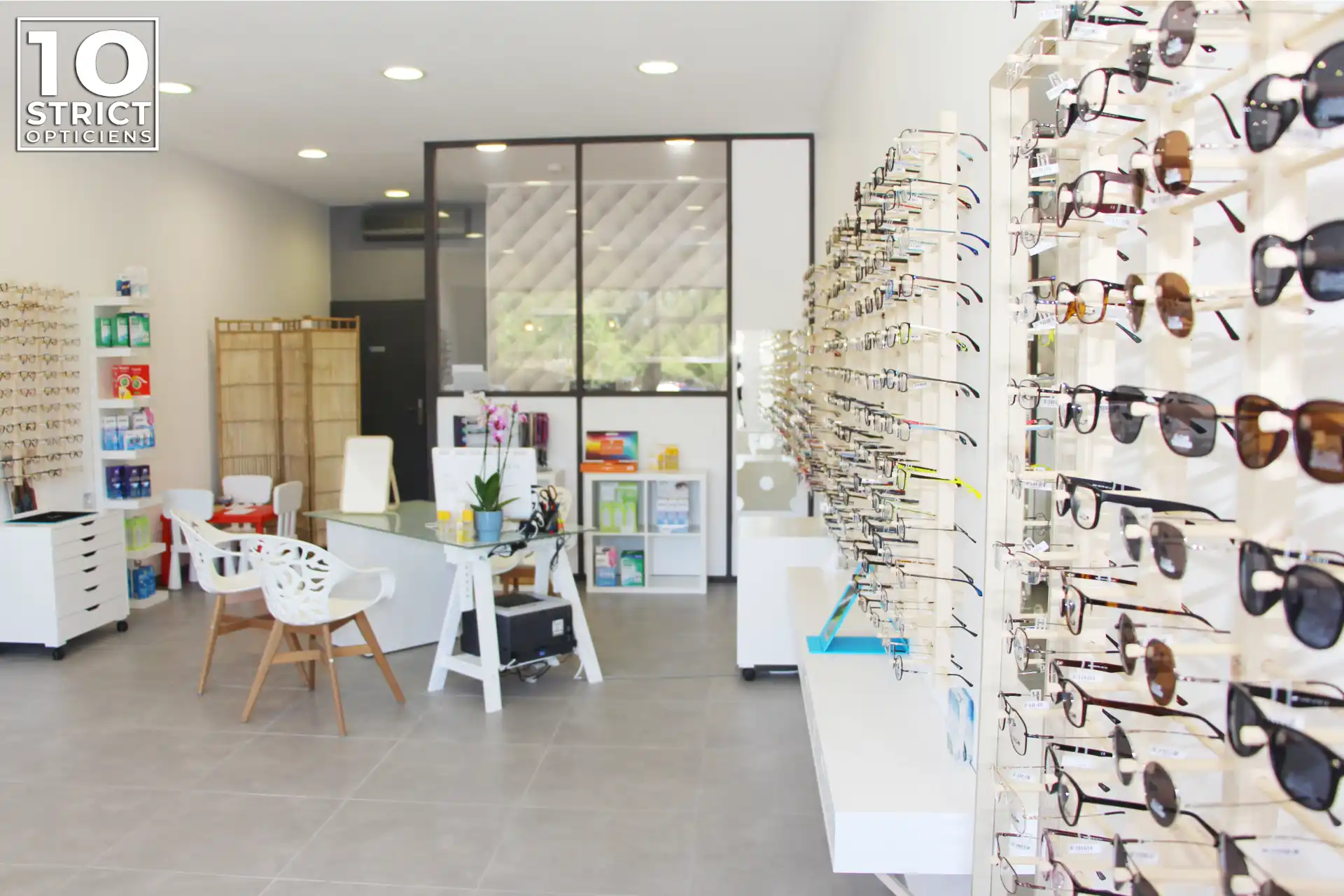 Vue d'ensemble de l'intérieur de Vayres Optique